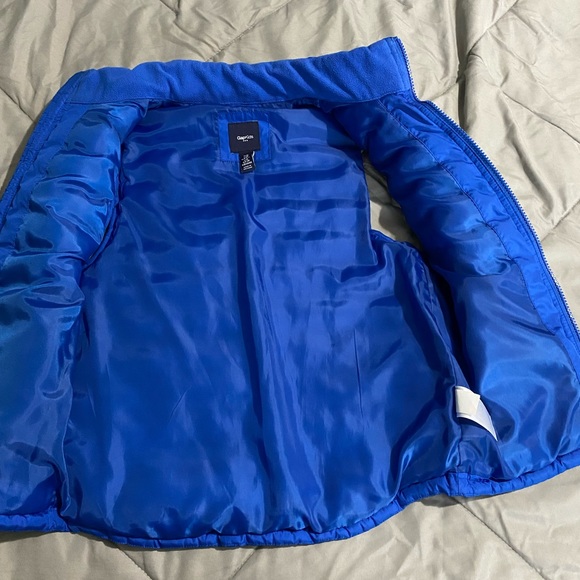 Boy’s Gap Puffer Vest - Picture 2 of 3